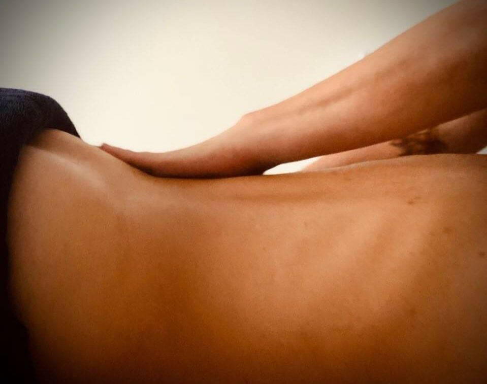 Photo d'Agnès en massage M5C pour le bas du dos